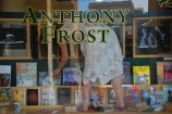 Librar la Anthony Frost: poveste fără sfârşit