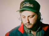 dela Sora Treişpe: Oneohtrix Point Never