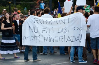 Simboluri la protestul Salvaţi Roşia Montană 