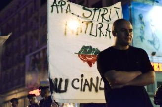 Simboluri la protestul Salvaţi Roşia Montană 