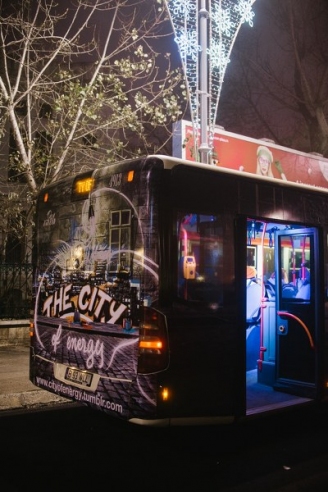 Noapte, Gojira&Planet H în autobuz şi graffitiuri legale 